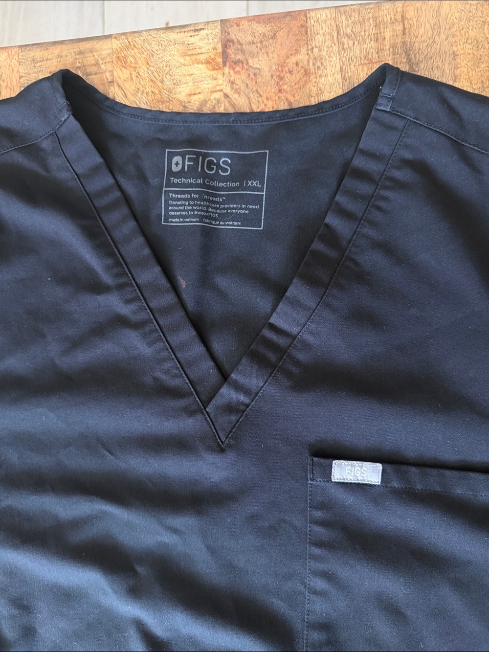Figs Black V-Neck Scrub Top and Drawstring Pants - Picture 5 of 10